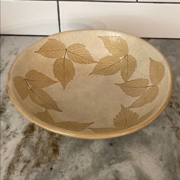 Vintage studio pottery pedestal bowl with leaf prints. Rustic, autumn, artsy - Picture 1 of 6